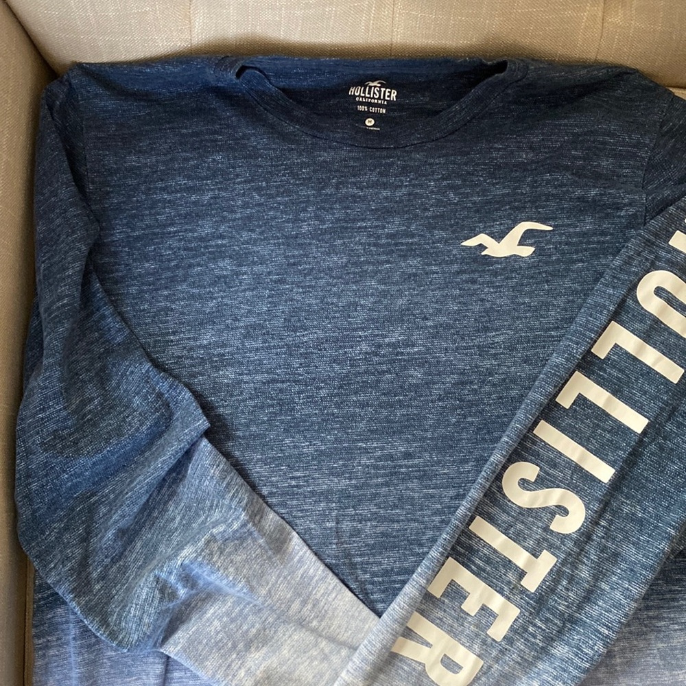 Men’s Hollister long sleeve tee. Size medium.